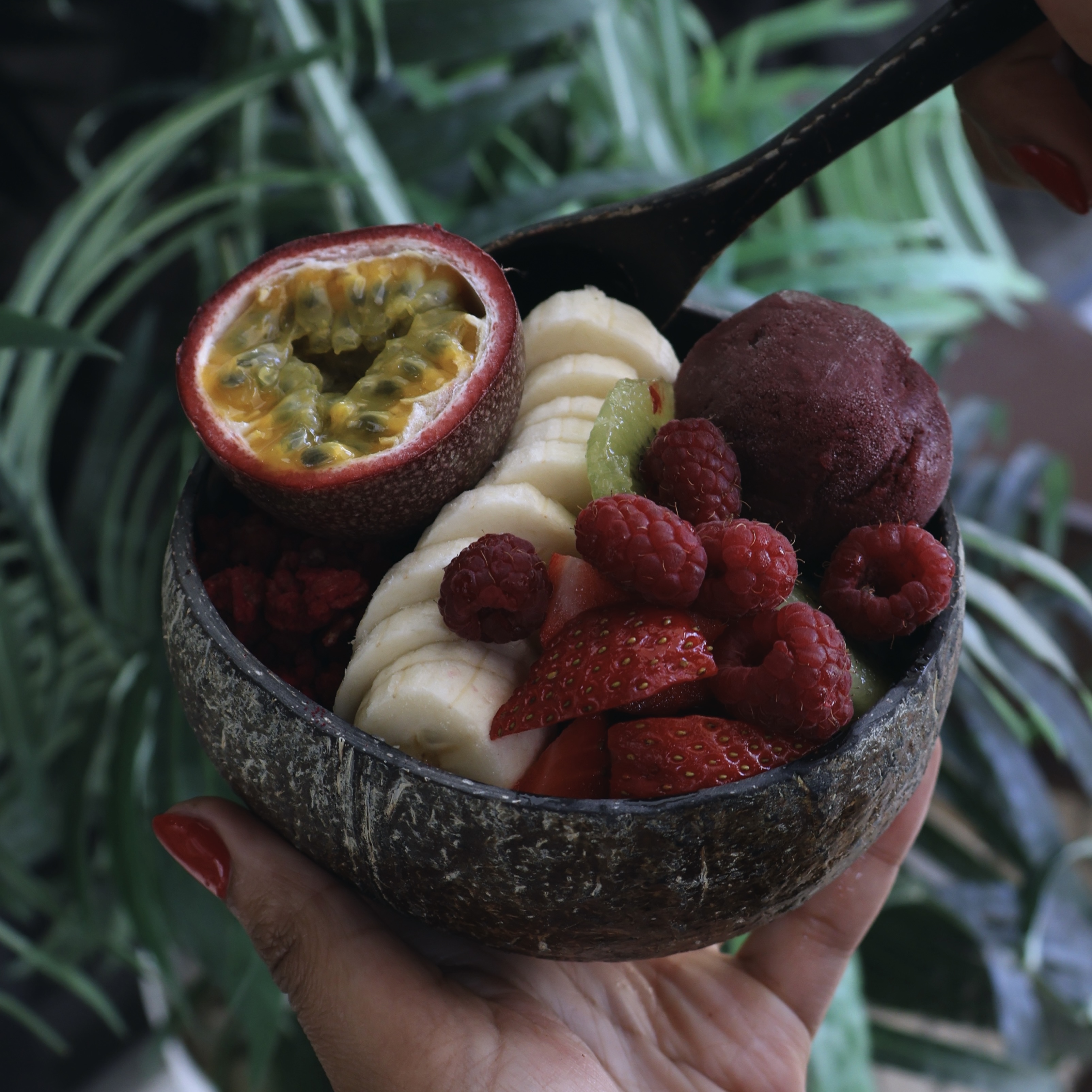 Açaí, homemade granola, banana, strawberry, raspberry, passion fruit, kiwi